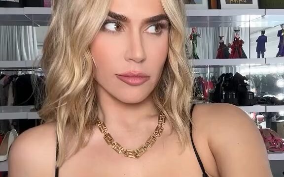 CJ Perry – Her breasts make me unable to take my eyes off!!!