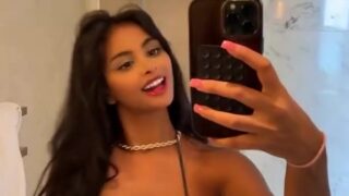 Me0wbbygirl Shows Off Her Sexy Hot In The Bathroom