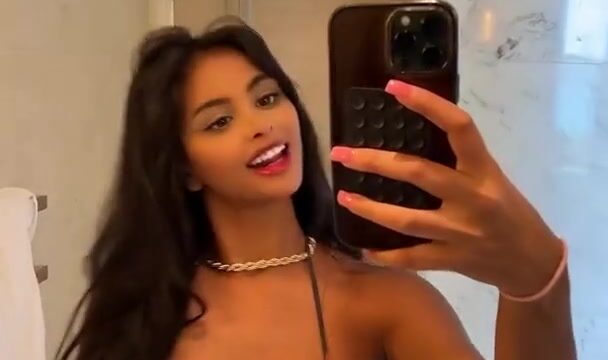 Me0wbbygirl Shows Off Her Sexy Hot In The Bathroom