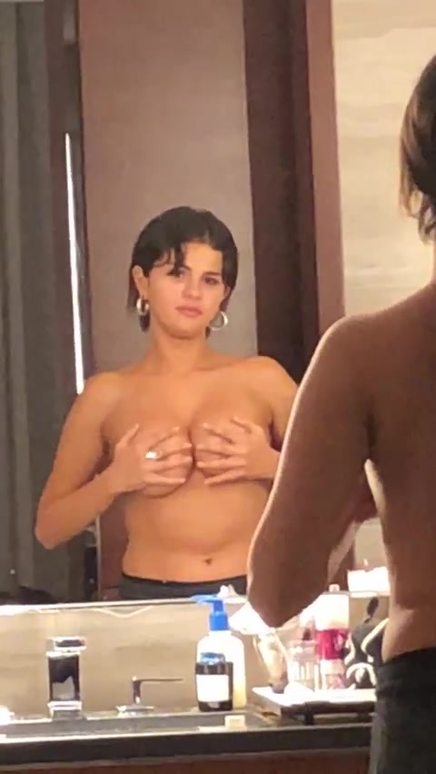 Selena Gomez Nude Showing Off Her Big Boobs